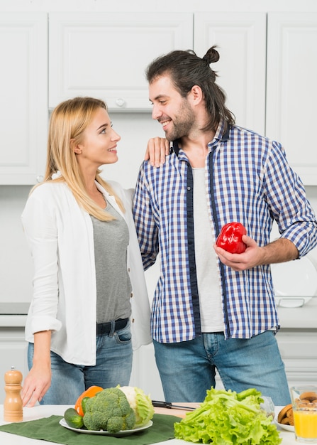 Couple avec legumes