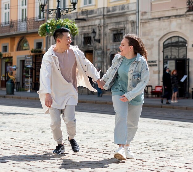 Couple lifestyle en plein air plein coup