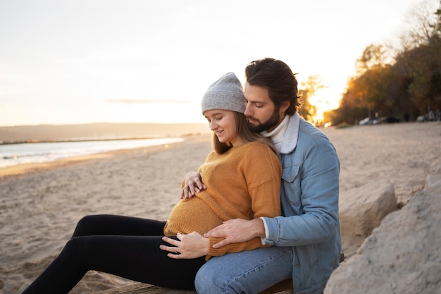 Couple Lors De Leur Voyage En Famille