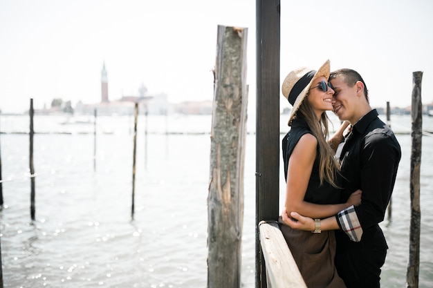 Couple en lune de miel à Venise