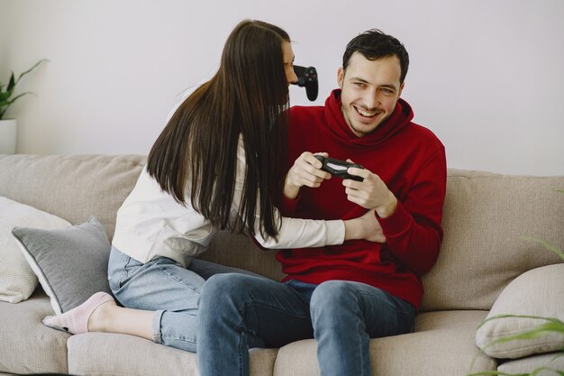 Couple, maison, jouer, vidéo, jeux