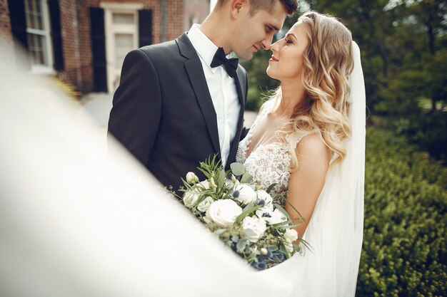 Couple de mariage élégant