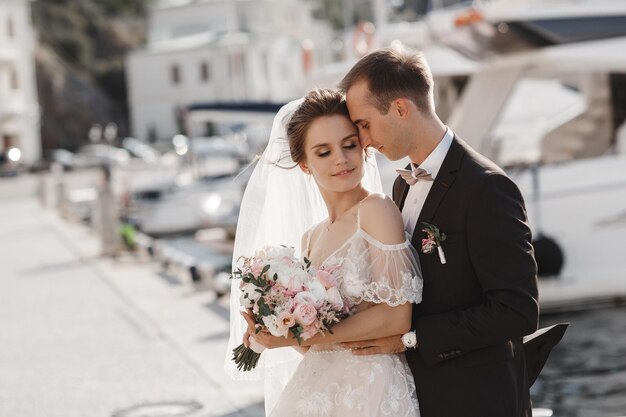 couple de mariage heureux mariés