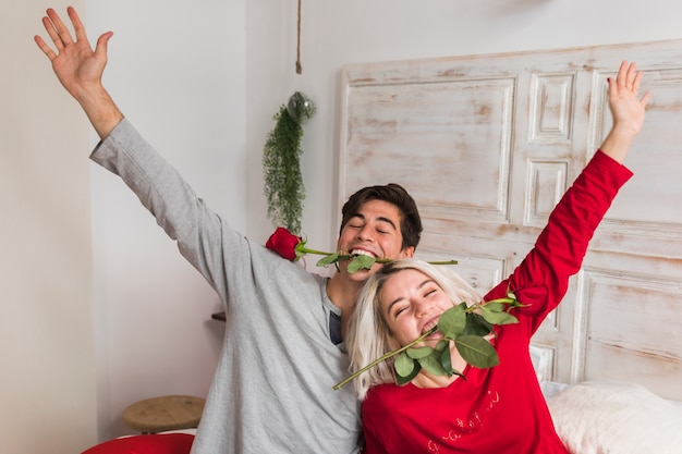 Couple le matin de la Saint-Valentin