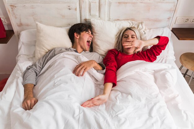 Couple le matin de la Saint-Valentin