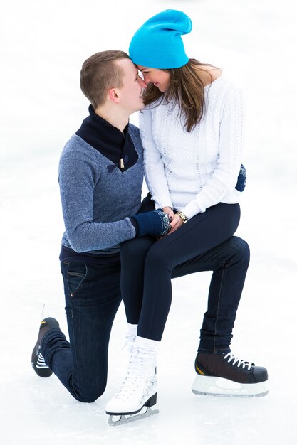 Couple Sur La Patinoire