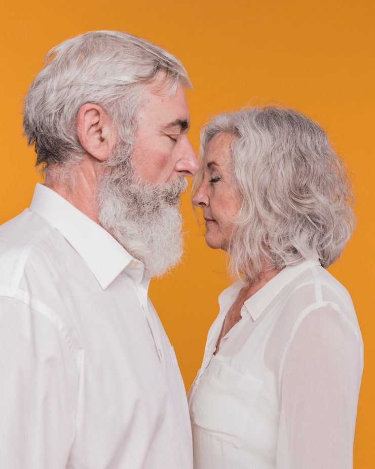Photo gratuit un couple de personnes âgées