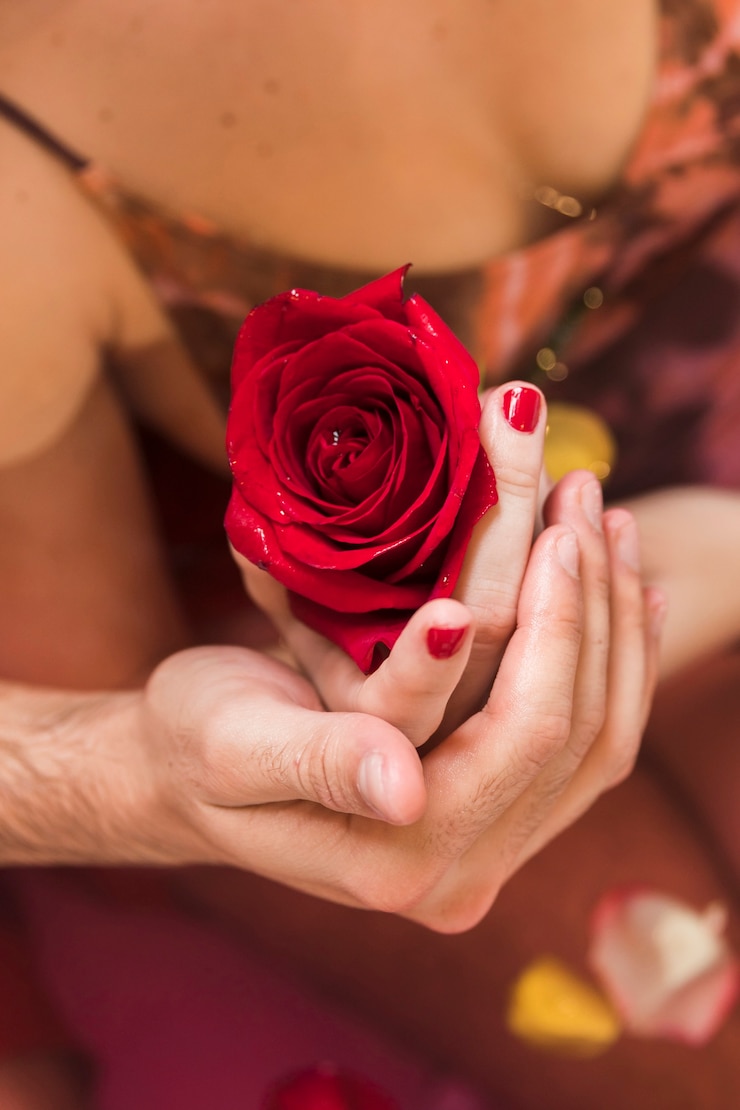 Photo gratuit couple prenant un bain le jour de la saint-valentin