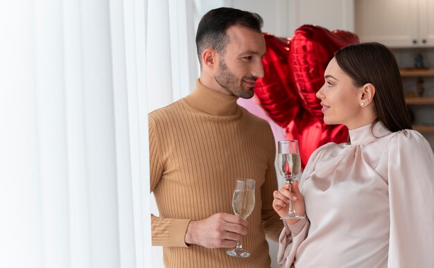 Couple profitant de la célébration de la Saint-Valentin