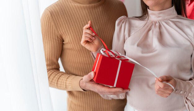 Couple profitant de la célébration de la Saint-Valentin