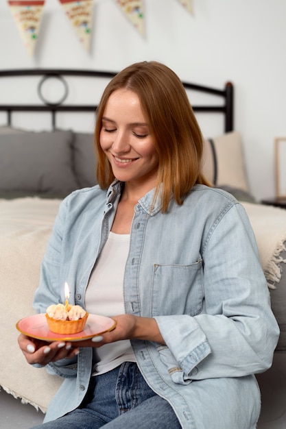 Couple queer fête son anniversaire ensemble