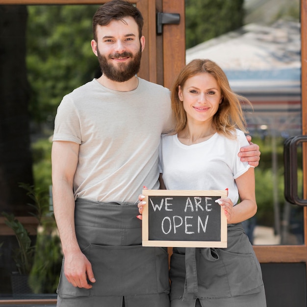 Couple, réouverture, petite entreprise