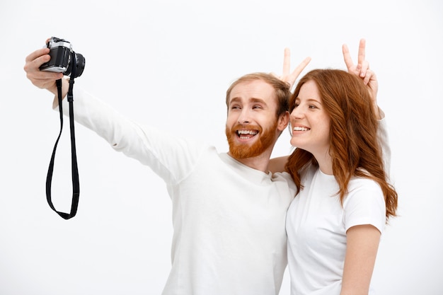 Couple rousse prenant selfie