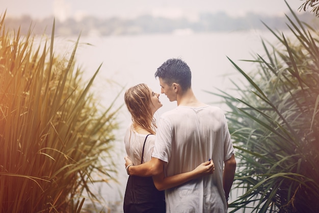 Couple Sous La Pluie