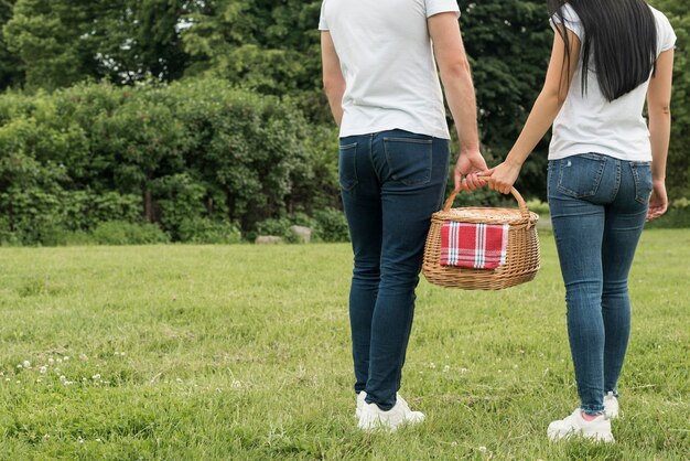 Couple, tenue, pique-nique