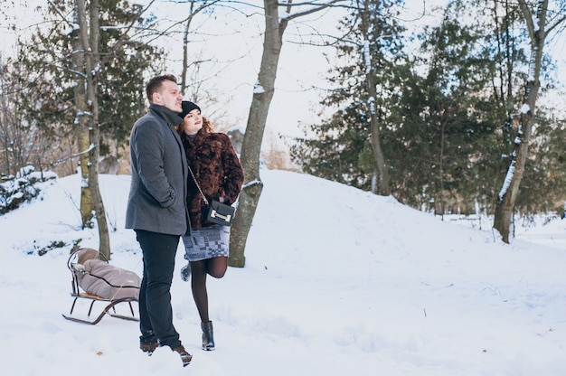 Couple avec traîneau