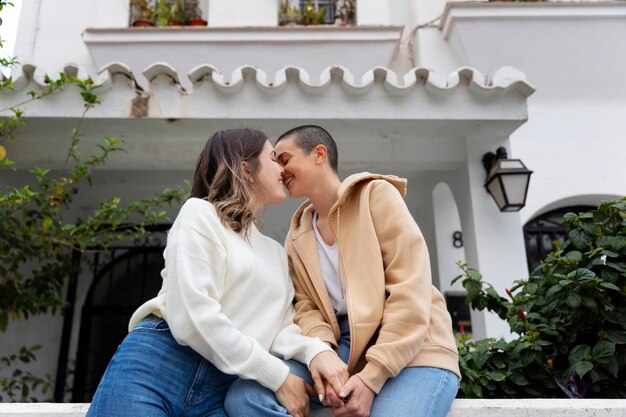 Un couple trans passe du bon temps ensemble