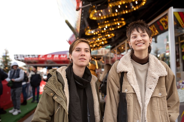 Photo gratuite un couple trans passe du temps ensemble