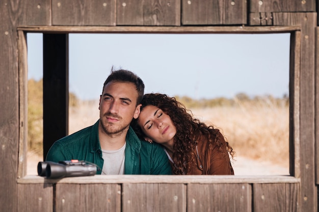 Couple, vue frontale, abri ornithologique