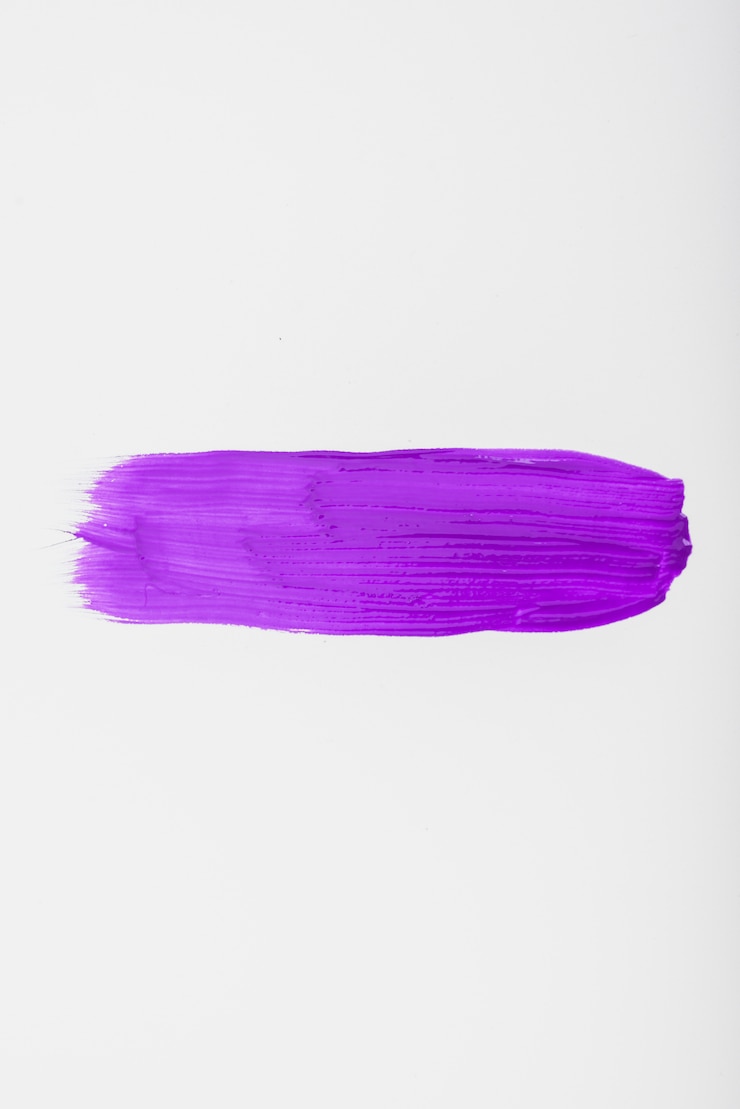 Photo gratuit coups de pinceau aquarelle violet avec un espace pour votre propre texte