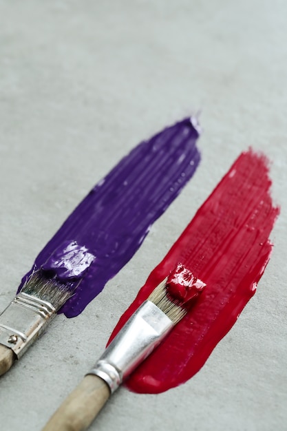 Photo gratuite coups de pinceau rouge et violet