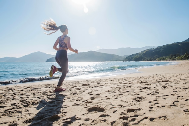 Courir vite sur le sable