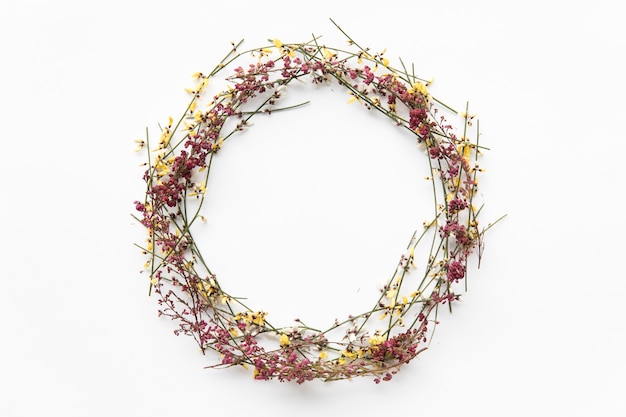 Couronne de fleurs sauvages