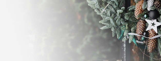 Couronne de Noël avec effet blanc