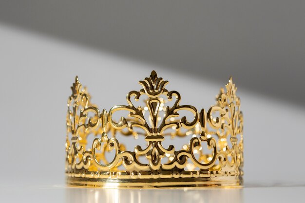 Couronne en or du jour de l'Épiphanie