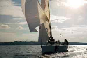 Photo gratuite course de voiliers yachting régate de voile