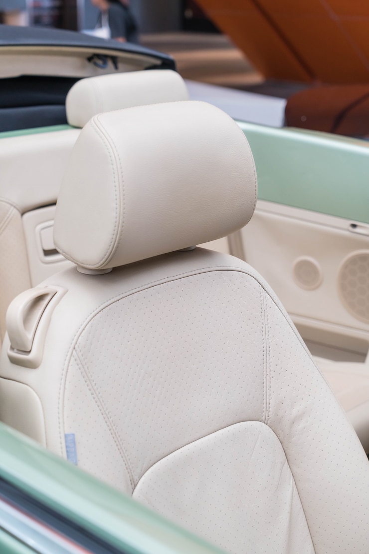 Photo gratuit coussin de voiture moderne