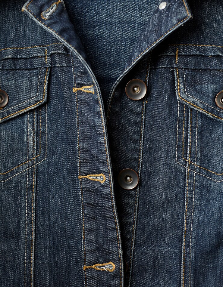 couture veste en jean et boutons