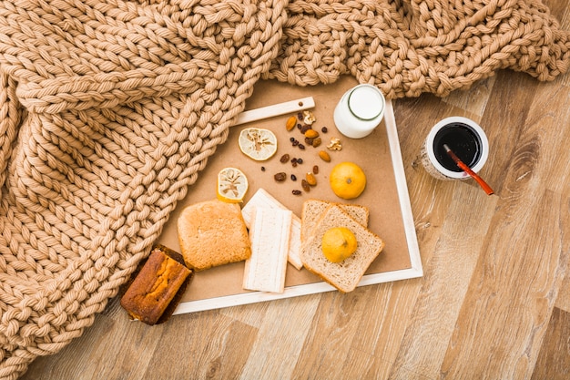 Couverture près de la nourriture du petit déjeuner