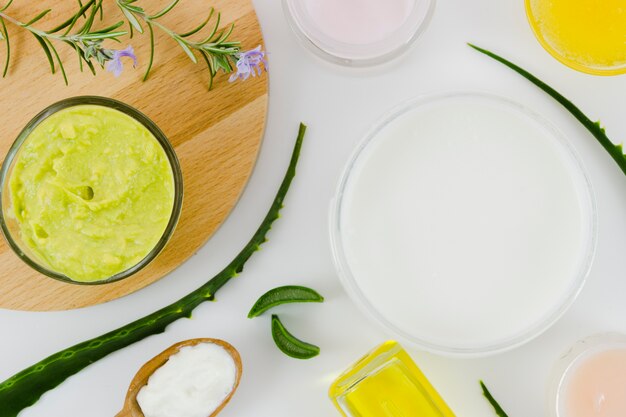 Crème de beauté aux éléments naturels