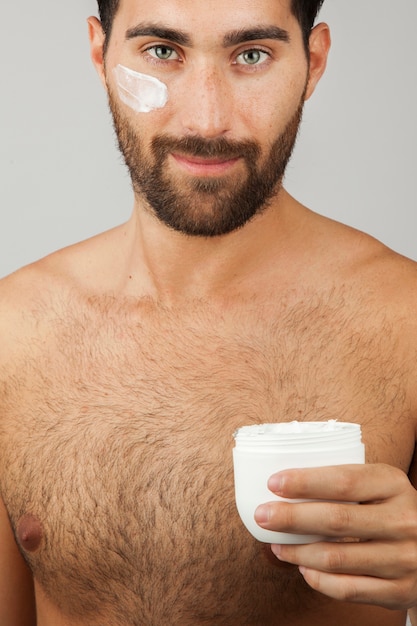 Photo gratuite crème pour le visage pour hommes