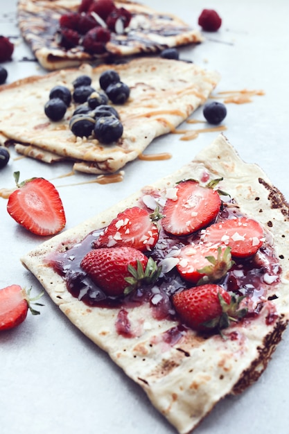 Crêpes aux fruits rouges et sirop