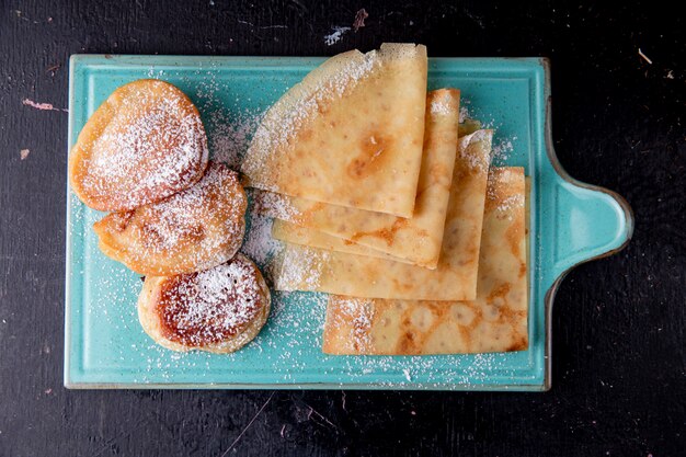 Crêpes et crêpes vue de dessus