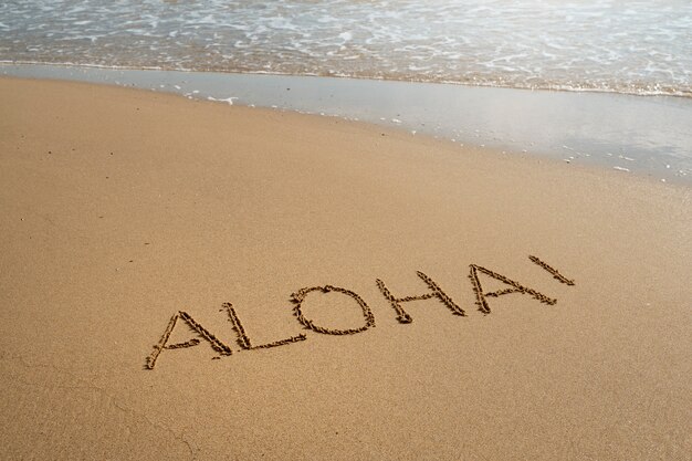 Écrire des mots dans le sable