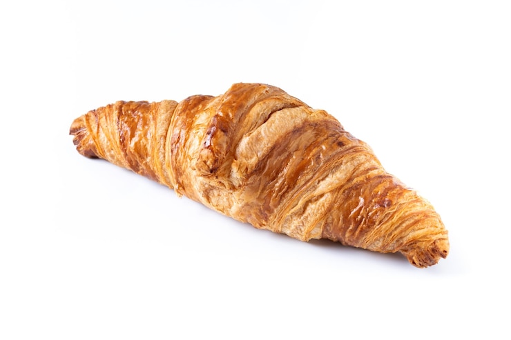 Photo gratuit croissant frais au four isolé sur fond blanc
