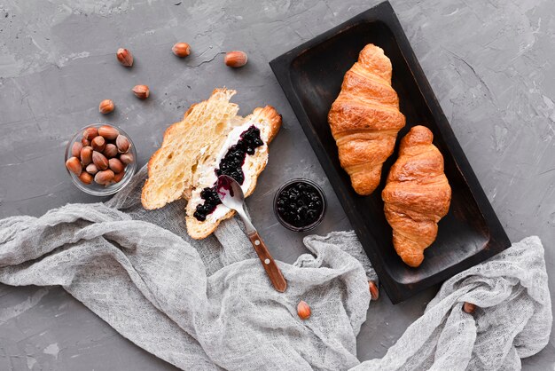 Croissants à la confiture de myrtilles