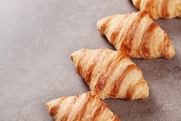 Croissants sur gris