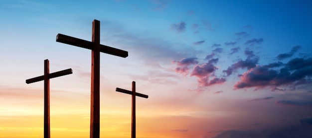 Croix De Jesus Christ Vide Sur Le Ciel Dramatique Du Lever Du Soleil Photo Premium Croix De Jesus Christ Vide Sur Le Ciel Dramatique Du Lever Du Soleil Photo Premium