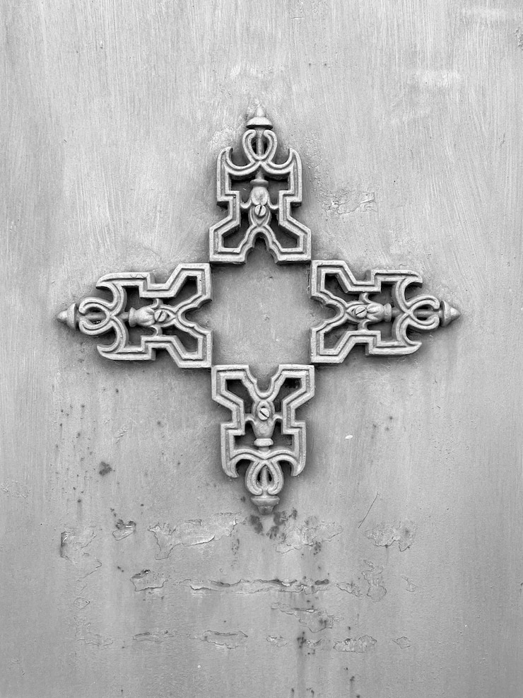 Photo gratuit une croix avec le mot " dessus " dessus