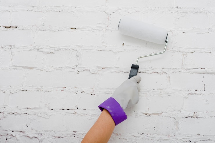 Photo gratuit crop main peinture murale