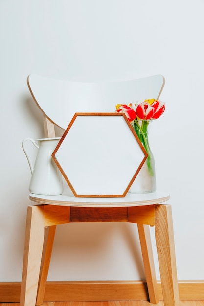 Cruche et vase près de l&#39;hexagone