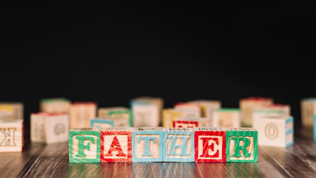 Cubes en bois avec inscription de père