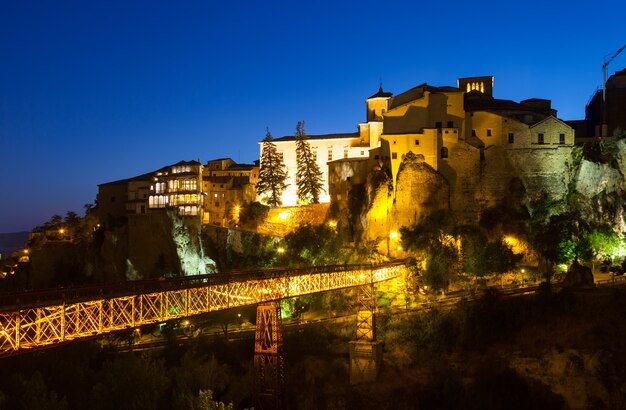 Cuenca dans la nuit. Espagne