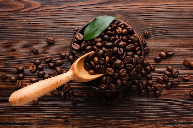 Cuillère à café vue de dessus avec grains torréfiés