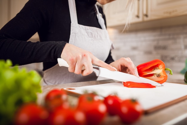 Cuisine femme maison jeune cuisine