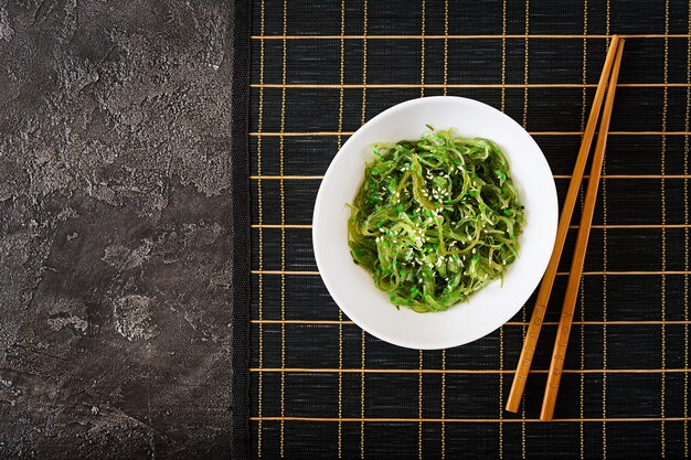 Cuisine japonaise traditionnelle. Vue de dessus. Mise à plat